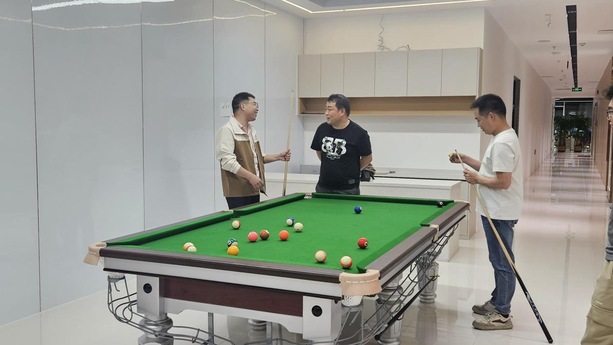 工作之余，來(lái)一局桌球可好？