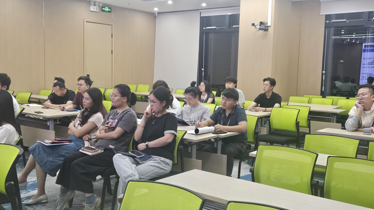 第二輪銷(xiāo)售鏈專(zhuān)項(xiàng)培訓(xùn)第三場(chǎng)舉行夯實(shí)產(chǎn)品與行業(yè)知識(shí)基礎(chǔ)